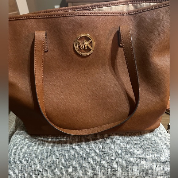 Michael kors purse - Picture 5 of 7
